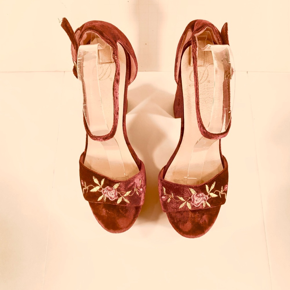 Chic Velvet Floral Embroidered Platform Heels - Picture 2 of 5